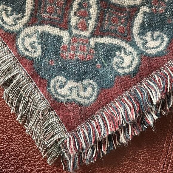 Marc New York Andrew Marc Paisley Wine Poncho Wrap Leather tie Tassels One Size - Picture 6 of 12